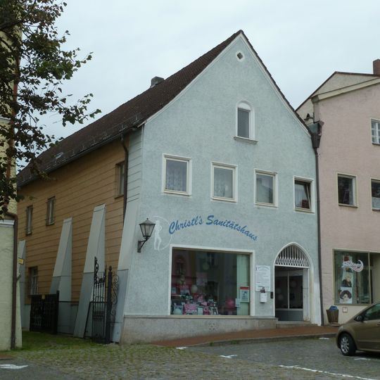 Wohn- und Geschäftshaus