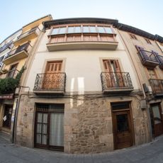 Atzeko kalea 24 etxea