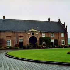 Rechteren: zuidwestelijk bouwhuis