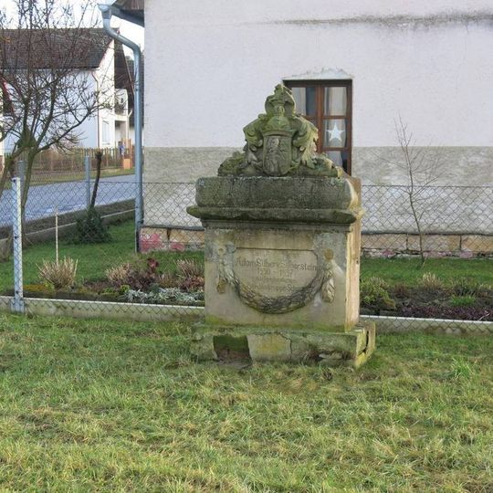 Pomník Adama Zilvára ze Silbersteinu za kaplí Nejsvětější Trojice v Žireči