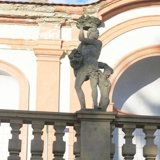 Alegorická socha Jaro na balustrádě saly terreny zámku v Klášterci nad Ohří