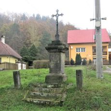 Kříž na rozcestí u domu 62 v Dolním Prysku