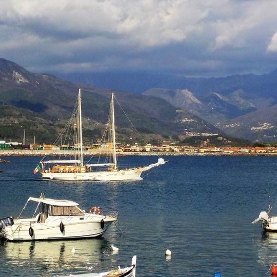 Porto Marina Di Carrara