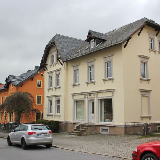 Wohnhaus in offener Bebauung Bahnhofstraße 9