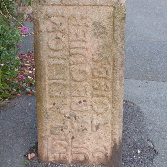 Borne de corvée, rue de Tréguier, Lannion