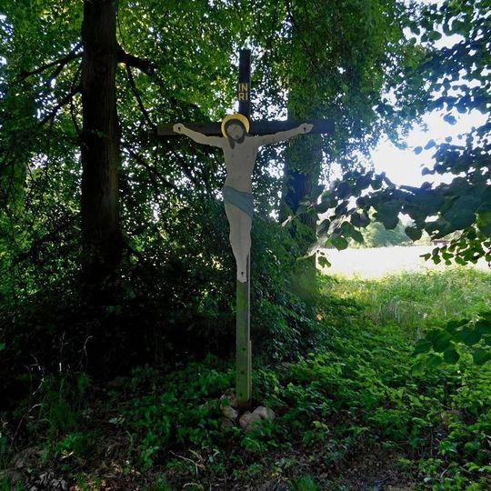 Dřevěný kříž u rybníka jižně od Želivi