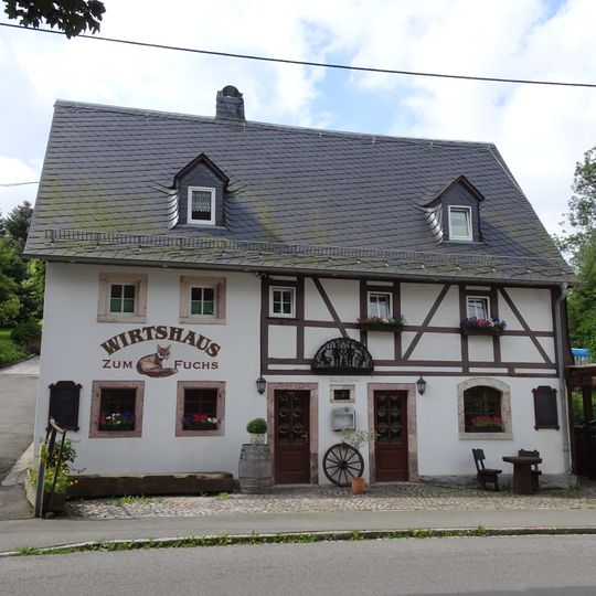 Wohnhaus in offener Bebauung Adelsbergstraße 276