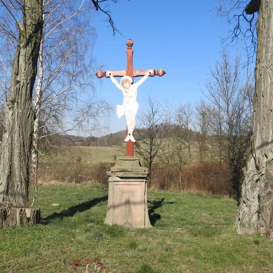 Kříž naproti kostelu ve Velkém Valtinově