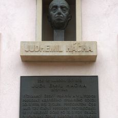 Busta a pamětní deska Emila Háchy