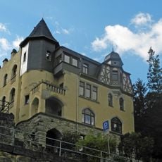 Villa, mit Treppengeländer und Einfriedung Pladerberg 4