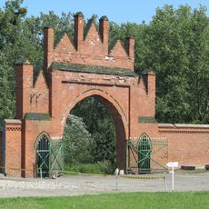 Ogrodzenie z bramą (nr 16)