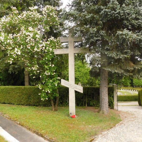 Kříž na pohřebišti sovětských vojáků na hřbitově v Jihlavě