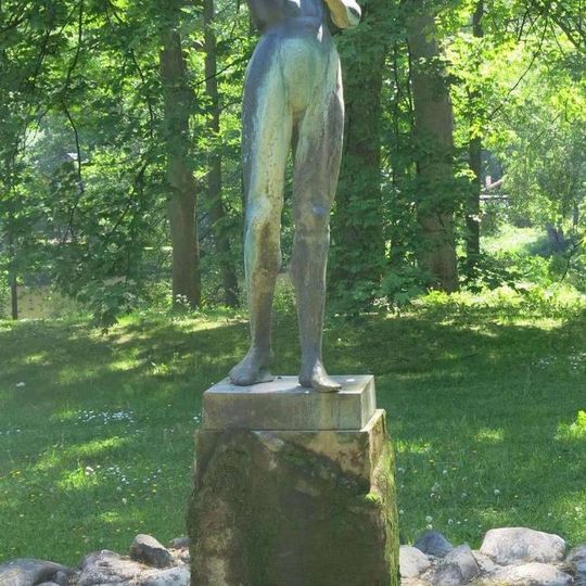 Socha Mimozemšťanka v lázeňském parku lázní Evženie v Klášterci nad Ohří