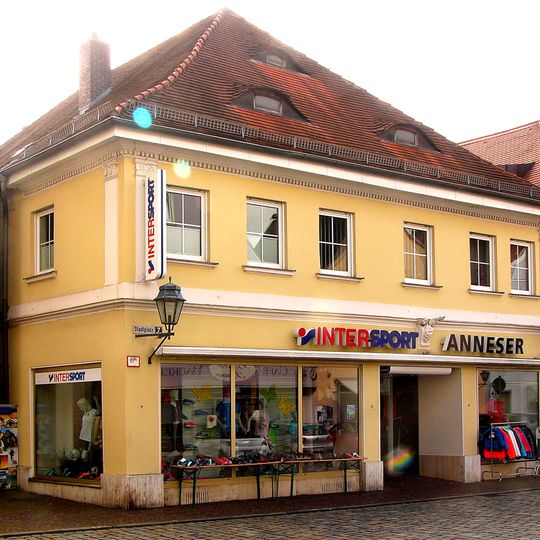 Wohn- und Geschäftshaus