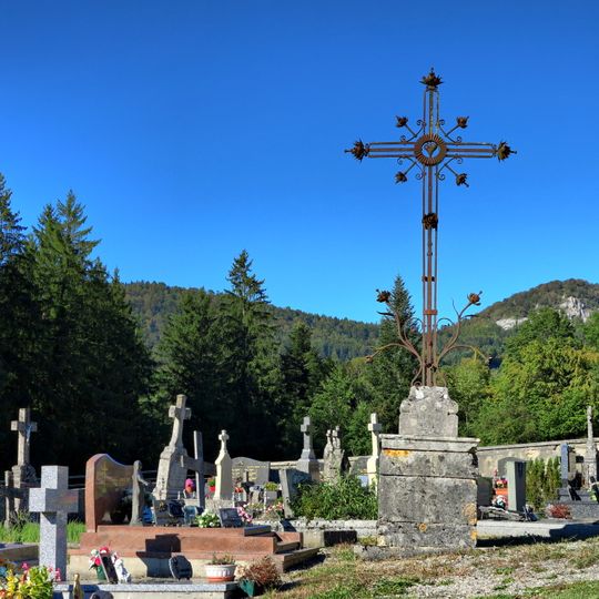 Croix de cimetière de Laval-le-Prieuré