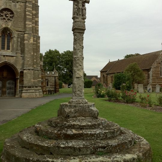 Higham Ferrers Churchyard Cross