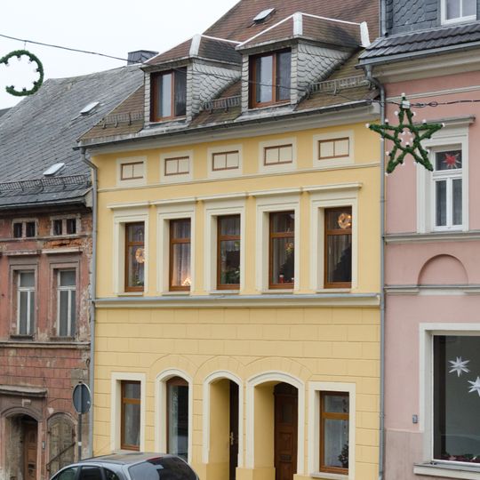Wohnhaus in geschlossener Bebauung Lange Straße 8