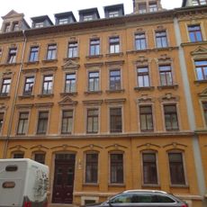 Mietshaus in geschlossener Bebauung Agnesstraße 5