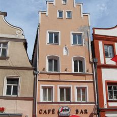 Wohn- und Geschäftshaus