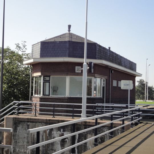 Brugwachtershuisjes Julianasluis