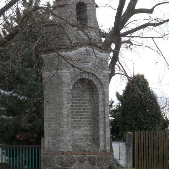 Kaplička v Petříkove u Velkých Popovic