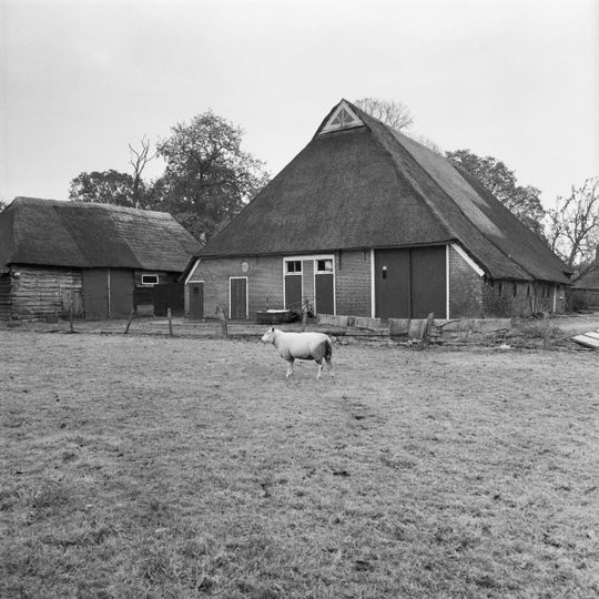 Bijschuur in ambachtelijk-traditionele stijl