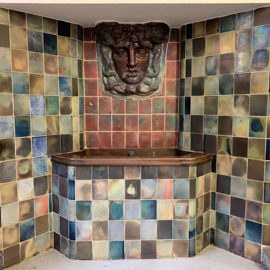 Wandbrunnen im Georg-Schumann-Bau