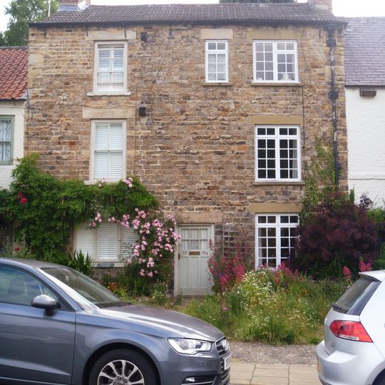 10 and 12, the Green