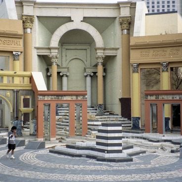 Arquitetura pós-moderna em todo o mundo: 50 edifícios que você deve visitar