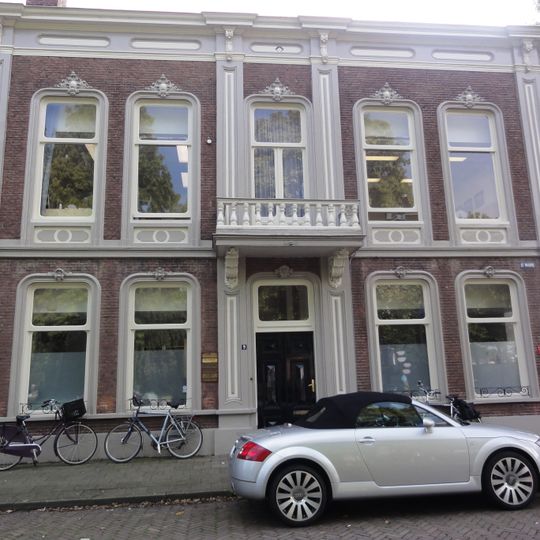 Sint Walburg 9, Tiel