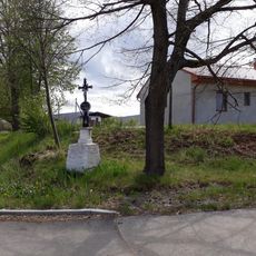 Kříž v jižní části Dolních Slověnic