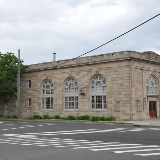 Hamden Bank & Trust Building