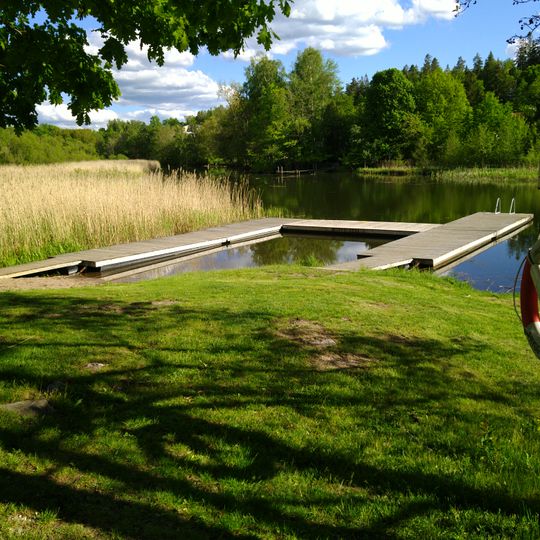 Vårgård, public beach