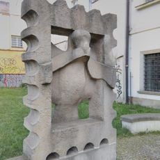 Plastika před poštovním muzeem v Praze