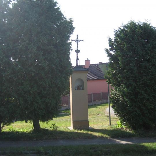 Kaplička u silnice ve východní části Jiřic