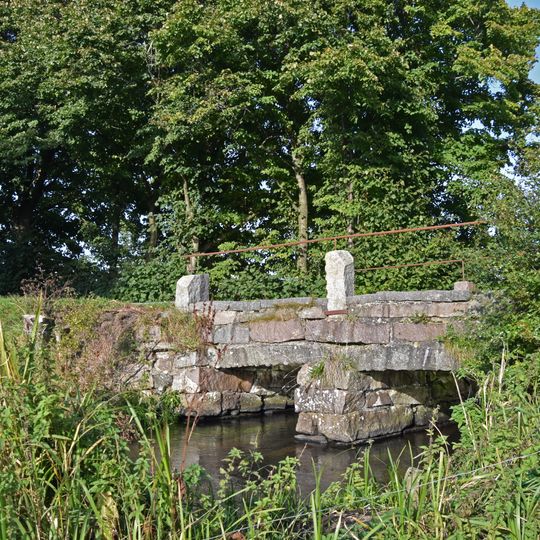 Granitstensbro over Surbækken ved Svejlundstok