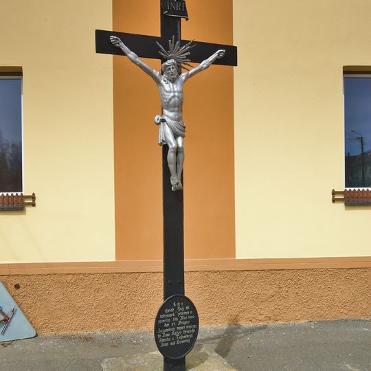 Kříž v Těmicích u křižovatky