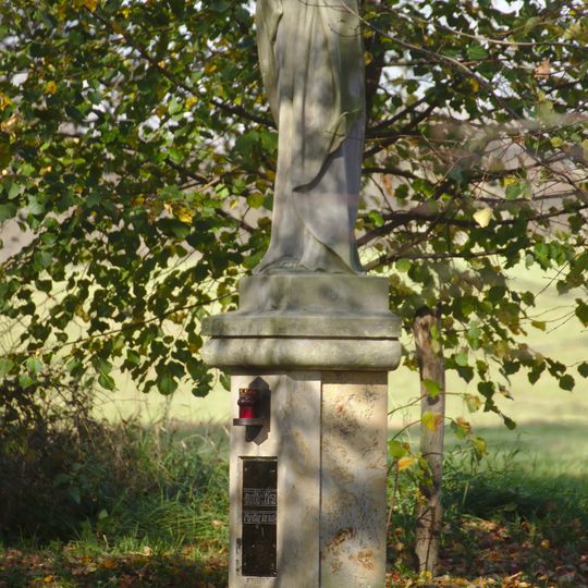 Socha Panny Marie ve Skuhrově nad Bělou v místní části Debřece