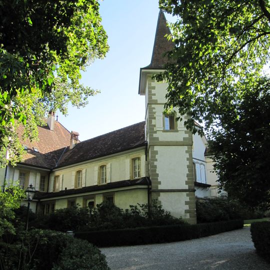 De Reynold manor house