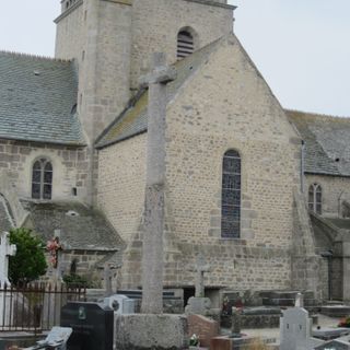Croix ancienne du cimetière de Barfleur