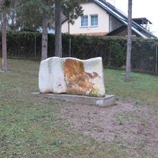 Kamenná plastika Organic Tissue u cesty na Mostnou horu v Litoměřicích