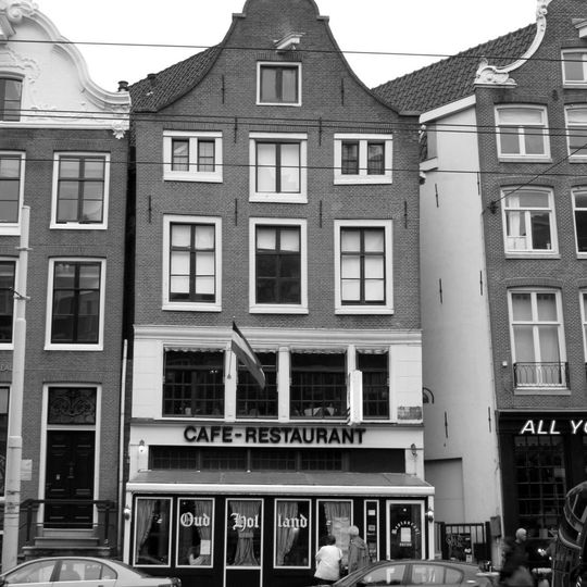 Pand met gevel onder rollagentop