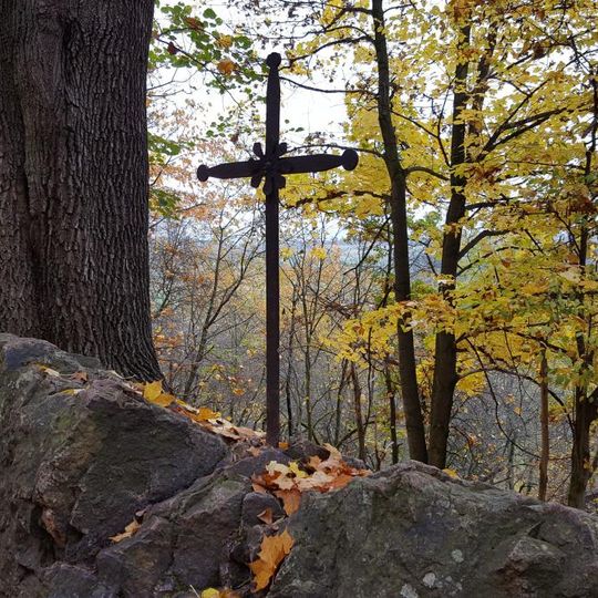 Kříž pod hradem Točník