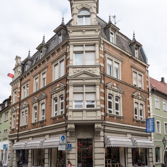 Wohn- und Geschäftshaus