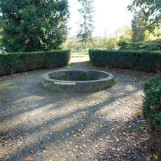 Kašna před zámkem v Brandýse nad Labem