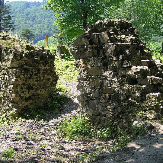 Wołek Castle ruins