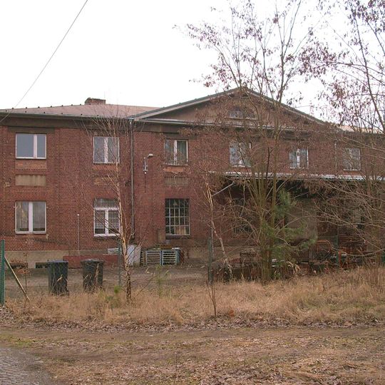 Zwei Wasserkräne, zwei Entaschungsanlagen, Bekohlungsanlage, Eisenbahnkran, Halle D und Verwaltungsgebäude eines Bahnbetriebswerkes Heinrich-Heine-Straße 43