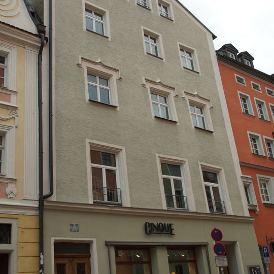 Wohn- und Geschäftshaus