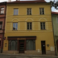 Kostelní náměstí 16