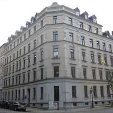 Mietshaus in geschlossener Bebauung in Ecklage Lessingplatz 6